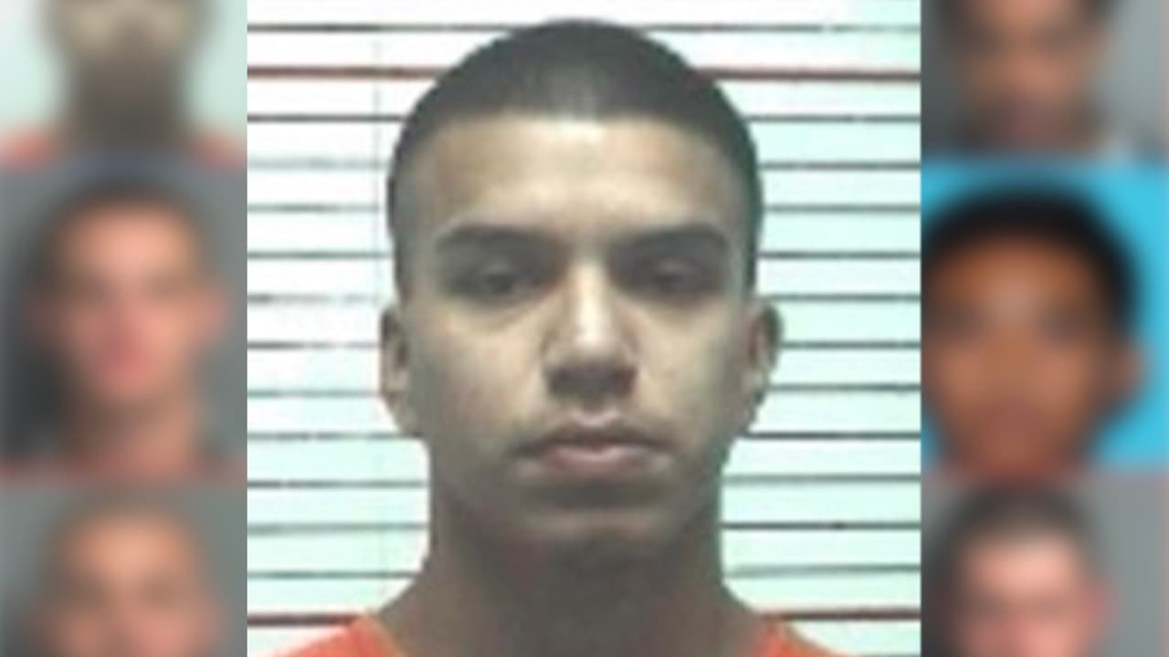 Omar Gerardo, 25 años. Acusado de robo a casa habitación. Fue visto por última vez en la calle Cornell en el condado Liberty.