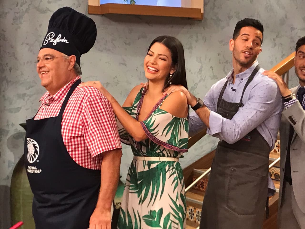 Aún cantando con el chef Pepín, Ana quería soltar la carcajada.