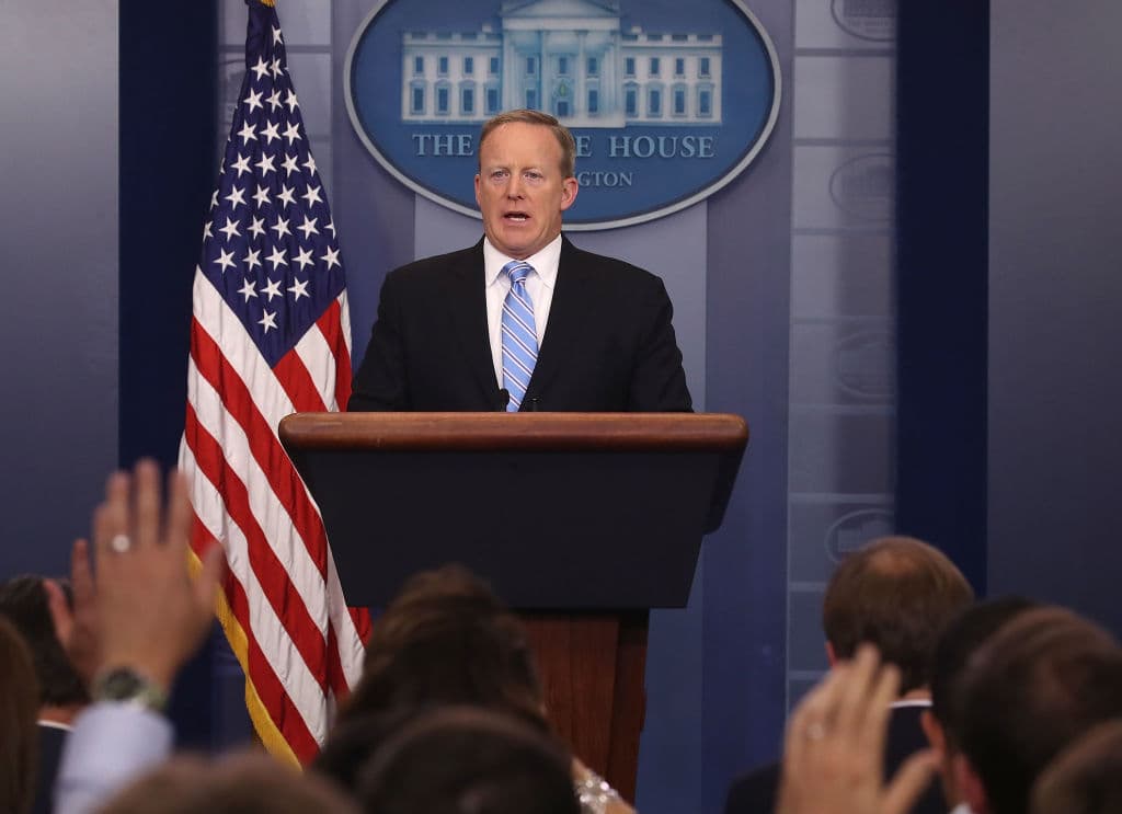 Cinco mentiras que ya son parte del legado de Sean Spicer