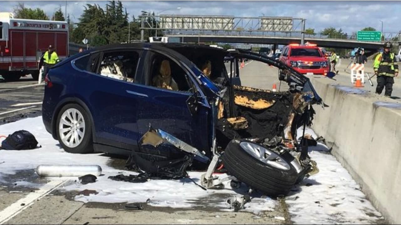 Tesla culpa a víctima por accidente mortal en uno de sus vehículos