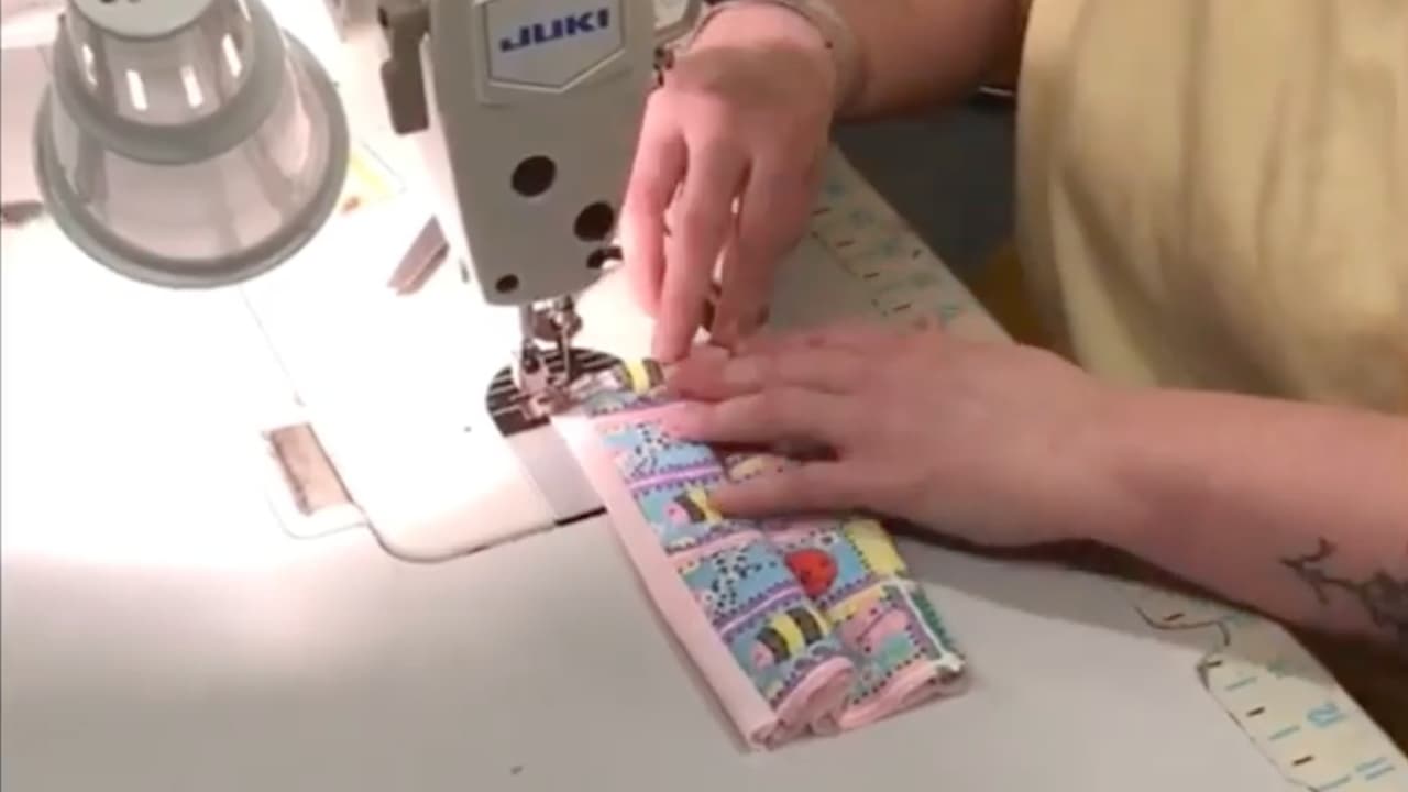 Coronavirus: Entregan mascarillas caseras hechas por internas de la cárcel del condado Placer