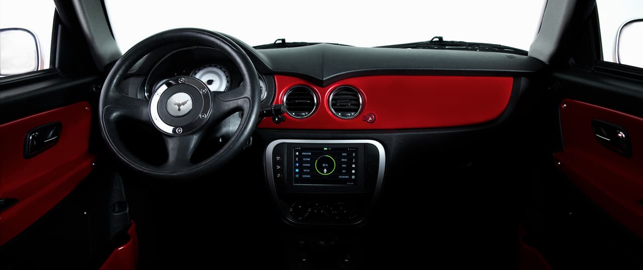 El 
<b>diseño interior</b> recuerda a autos como el Smart y el Fiat 500, siendo casi del mismo tamaño del primero de ellos.