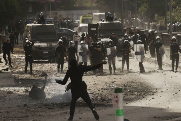 De ese modo, las fuerzas armadas egipcias colaborarán con la policía en las labores de control de seguridad del país, de aquí a las elecciones legislativas, que en principio están programadas para abril.