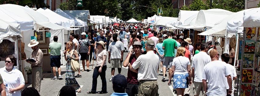 <b><a href="https://www.artsplosure.org/events/#artsplosure-banner">Artsplosure - The Raleigh Arts Festival (21 y 22 de mayo)</a></b>: Uno de los principales festivales de arte del sudeste del país, Artsplosure - The Raleigh Arts Festival, atrae a más de 80,000 personas al centro de Raleigh durante el tercer fin de semana de mayo de cada año.