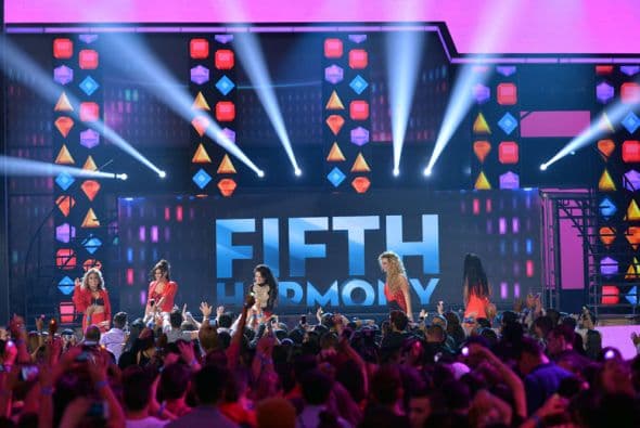 Las chicas de Fifth Harmony marcaron huella en el escenario de Premios Juventud. Ally, Normani, Dinah Jane, Camila y Lauren were simply A-MA-ZING.