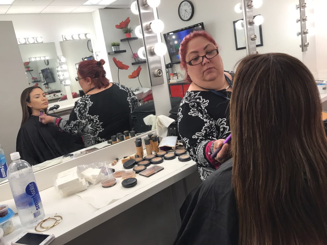 Ya casi lista para salir en televisión.