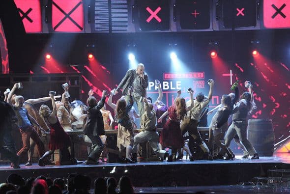 Al terminar su presentación todo el público se puso de pie a aplaudirle y mostrar su apoyo a México.