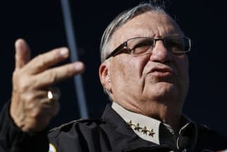 Piden de nuevo prohibir redadas de policía de Arpaio contra indocumentados en lugares de trabajo