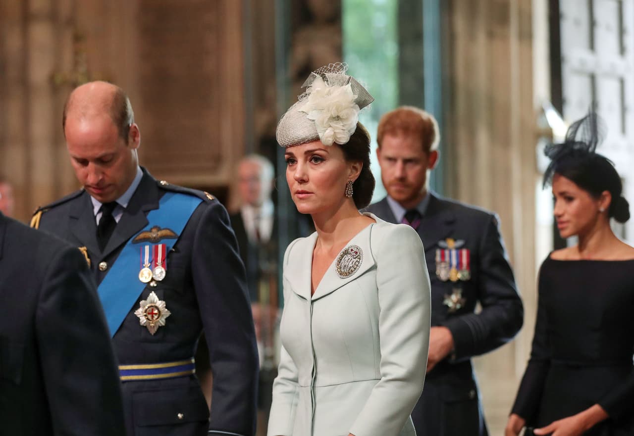 Según la revista 
<a href="https://mx.hola.com/realeza/2018071023155/meghan-markle-falto-broche-raf/ ">Hola!</a>, el broche de la futura reina consorte es el de mayor rango que un cadete puede conseguir desde 1982.