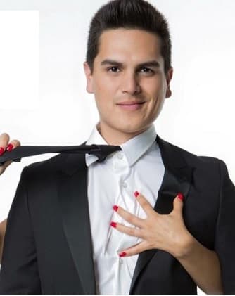 ¡Cuidado chicas que llegó este rompe corazones! Se trata de Regulo Caro.