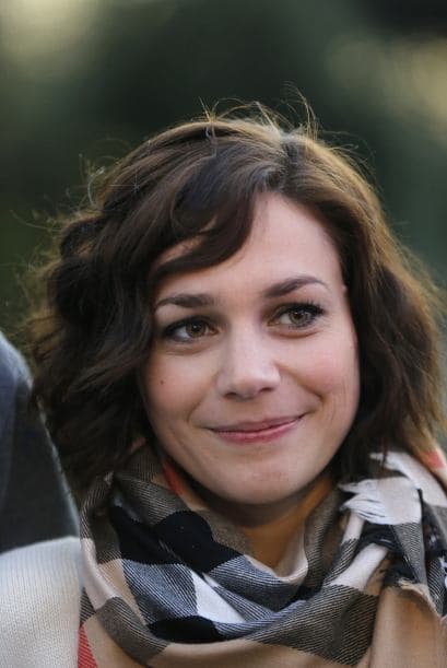 La francesa Nathalie Pechalat, es una de las más bellas patinadoras que realizan esta disciplina en parejas.