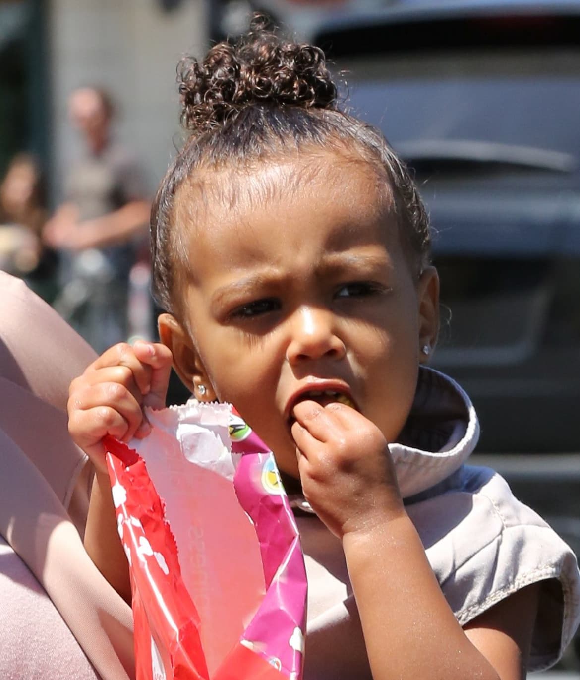 <b><a href="http://www.univision.com/entretenimiento/gifs-divertidos-de-kim-kardashian-fotos" target="_blank">La socialité</a></b> había iniciado un proceso de preparación para quedar embarazada de nuevo, comenzando con una cirugía para reparar su útero después de los dos embarazos difíciles que tuvo anteriormente.