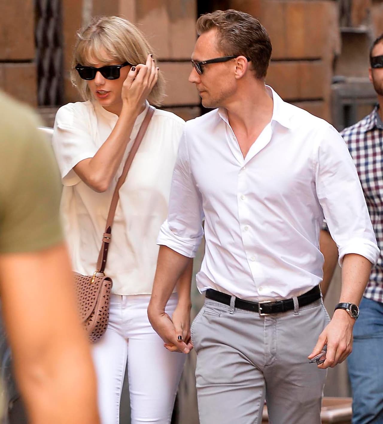 Los tortolitos no se soltaron de la mano.