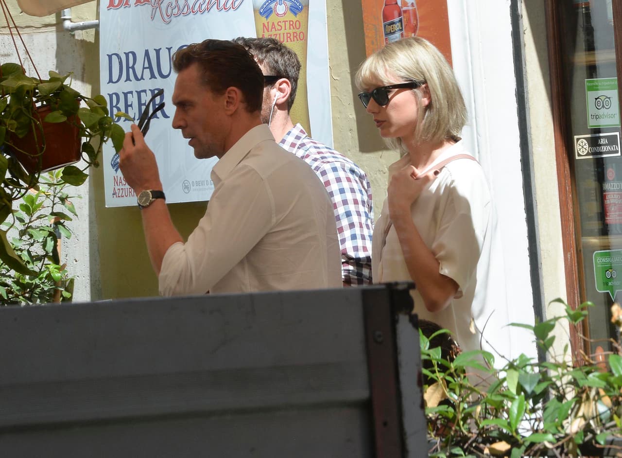 Allegados a la rubia revelaron que Tay está fascinada con Tom, porque es muy caballeroso e inteligente.