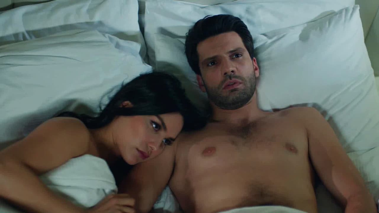 Sin que su esposo se interpusiera más entre ellos, pues fue asesinado, Zeynep le confesó a Emir que Kemal estaba cerca de descubrir quién era el culpable del crimen, y para su regocijo ambos pasaron la noche juntos.