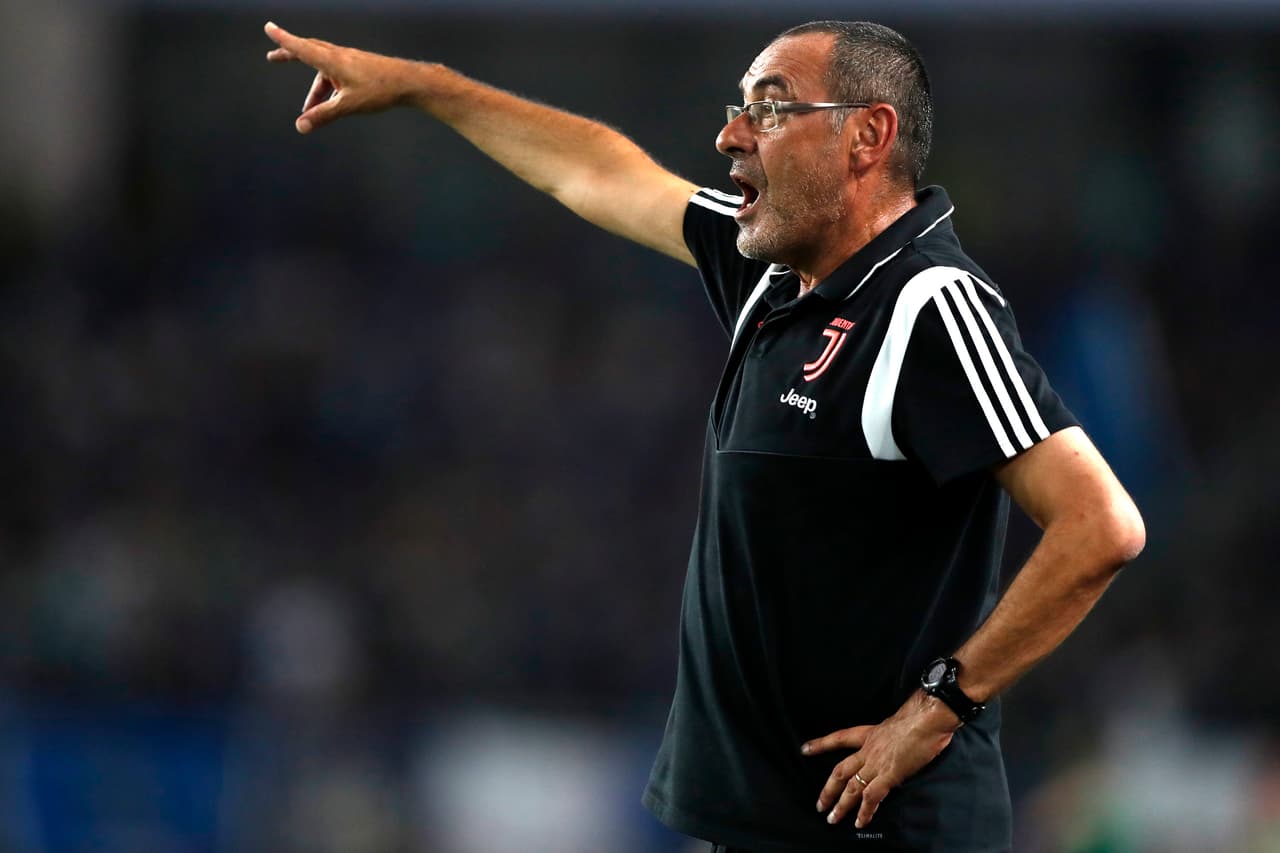 Maurizio Sarri dirigió a Hellas Verona y al Napoli; actualmente está al frente de Juventus. En su paso por el futbol inglés, ganó una Europa League con Chelsea en la temporada 2018-19.