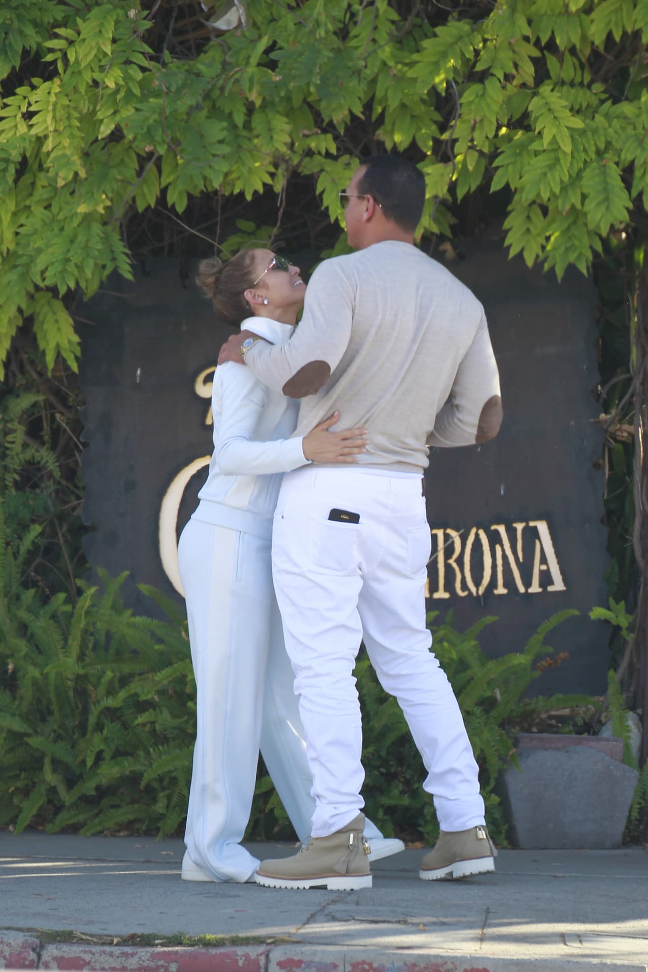 "Nuestra vida en este momento es increíblemente maravillosa. Entre nuestros hijos y nuestro trabajo, estamos verdaderamente bendecidos. No necesitamos nada más en este momento", puntualizó la 'Diva del Bronx'.