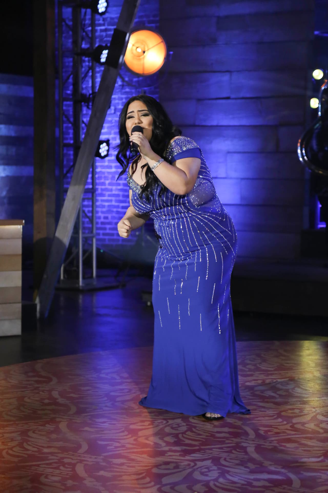 <a href="http://www.univision.com/shows/la-reina-de-la-cancion/sandra-padilla-nos-dice-soy-de-rancho-video">Sandra Padilla nos dijo 'Soy de rancho'</a> en su presentación.