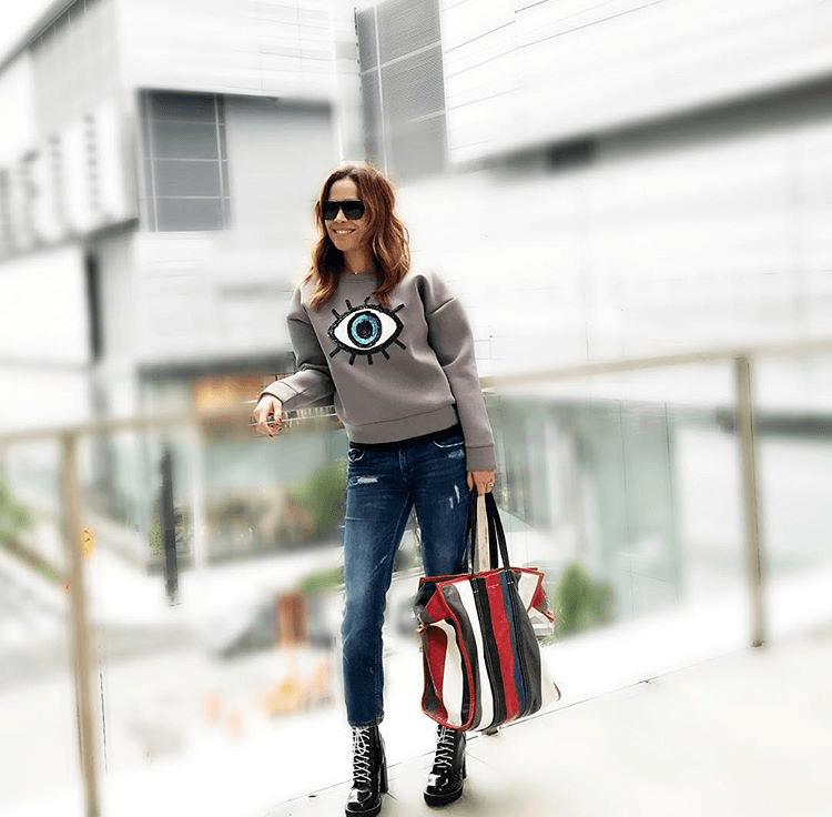 Karla Martínez salió muy cómoda para disfrutar de un "sábado de movies".