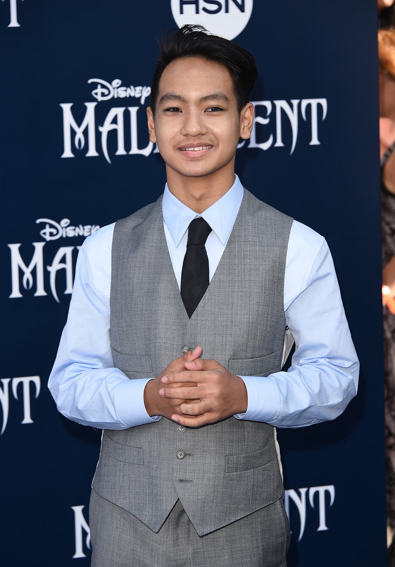 Luego de darse a conocer la separación de Angelina y Brad en 2016, diversos medios publicaron que una de las razones de la ruptura de la pareja fue una discusión que Maddox y Brad habrían tenido a bordo de un avión privado del actor, que incluso llevó a una investigación por agresión a cargo del FBI.
<br>