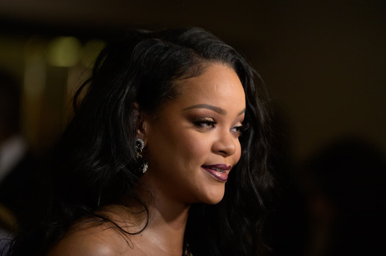 La versión fue confirmada por el portal de la revista 
<b><a href="https://people.com/music/rihanna-completely-fine-after-bruising-her-face-in-electric-scooter-accident/" target="_blank">People</a></b> la tarde del sábado 5 de septiembre. 
<br>