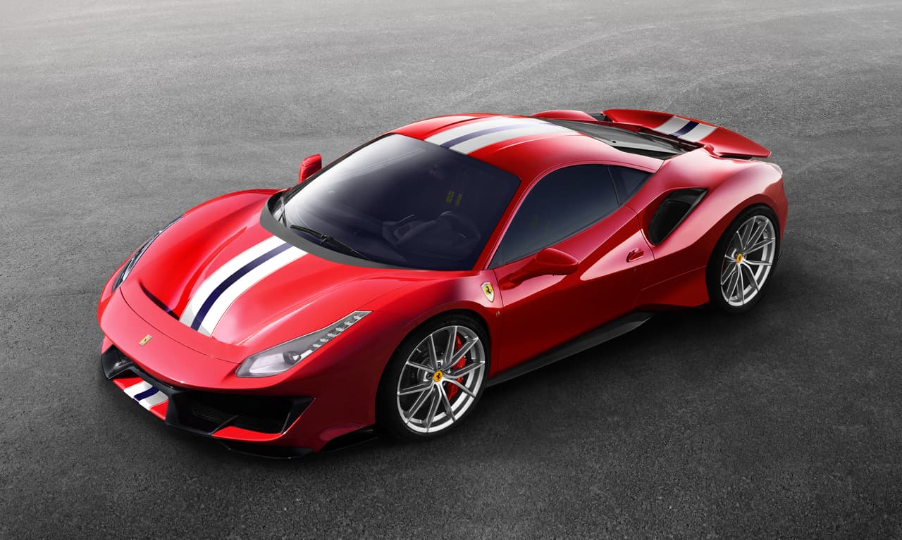 Ni GTO, ni GTE, Ferrari estrena la denominación Pista para sus modelos y el primero en llevarlo es este Ferrari 488 Pista. El nombre es un directo homenaje a la herencia motorsports de Ferrari y modelos legendarios como el 360 Challenge Stradale, 430 Scuderia y 458 Speciale.
