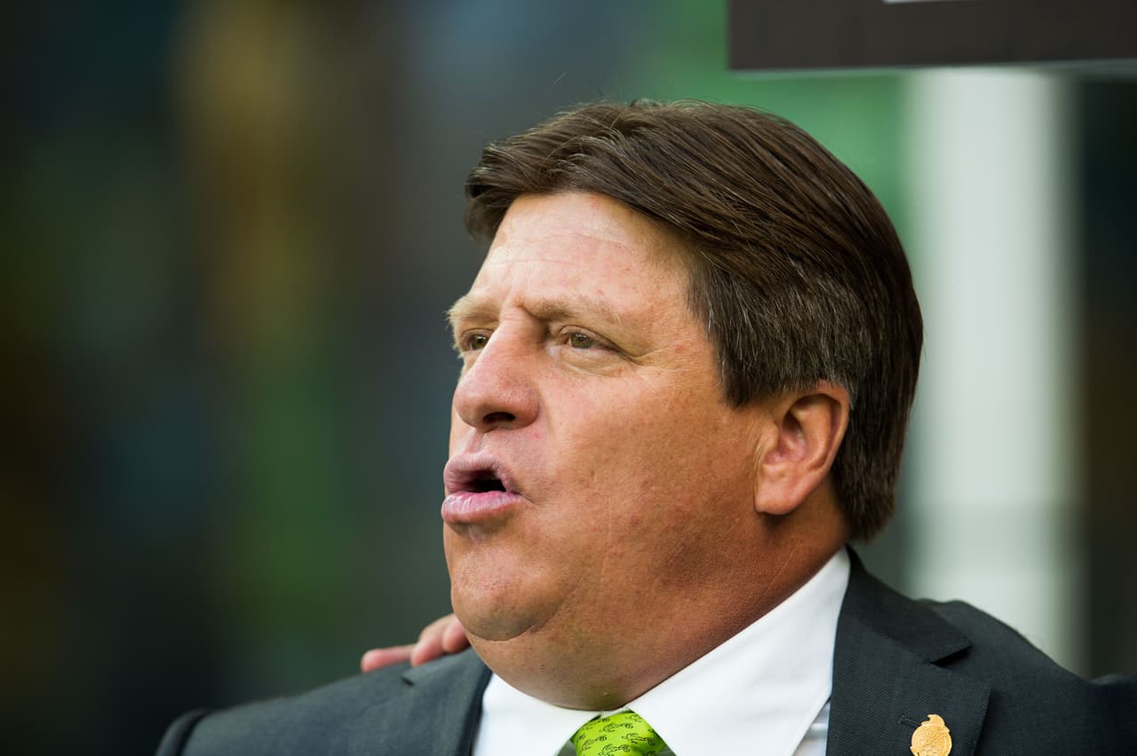 Abren investigación contra Miguel Herrera por mensajes políticos