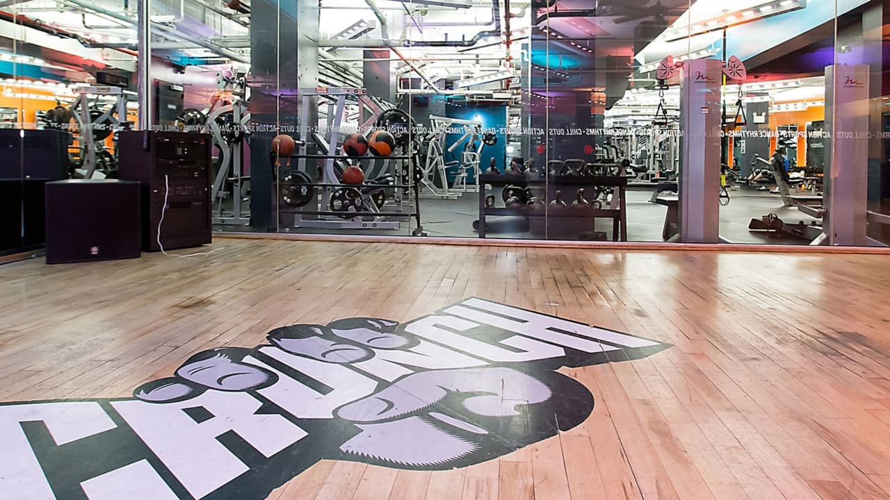 Clientes amenazan con cancelar membresías en gym de Texas tras filtrarse memo sobre redadas de ICE