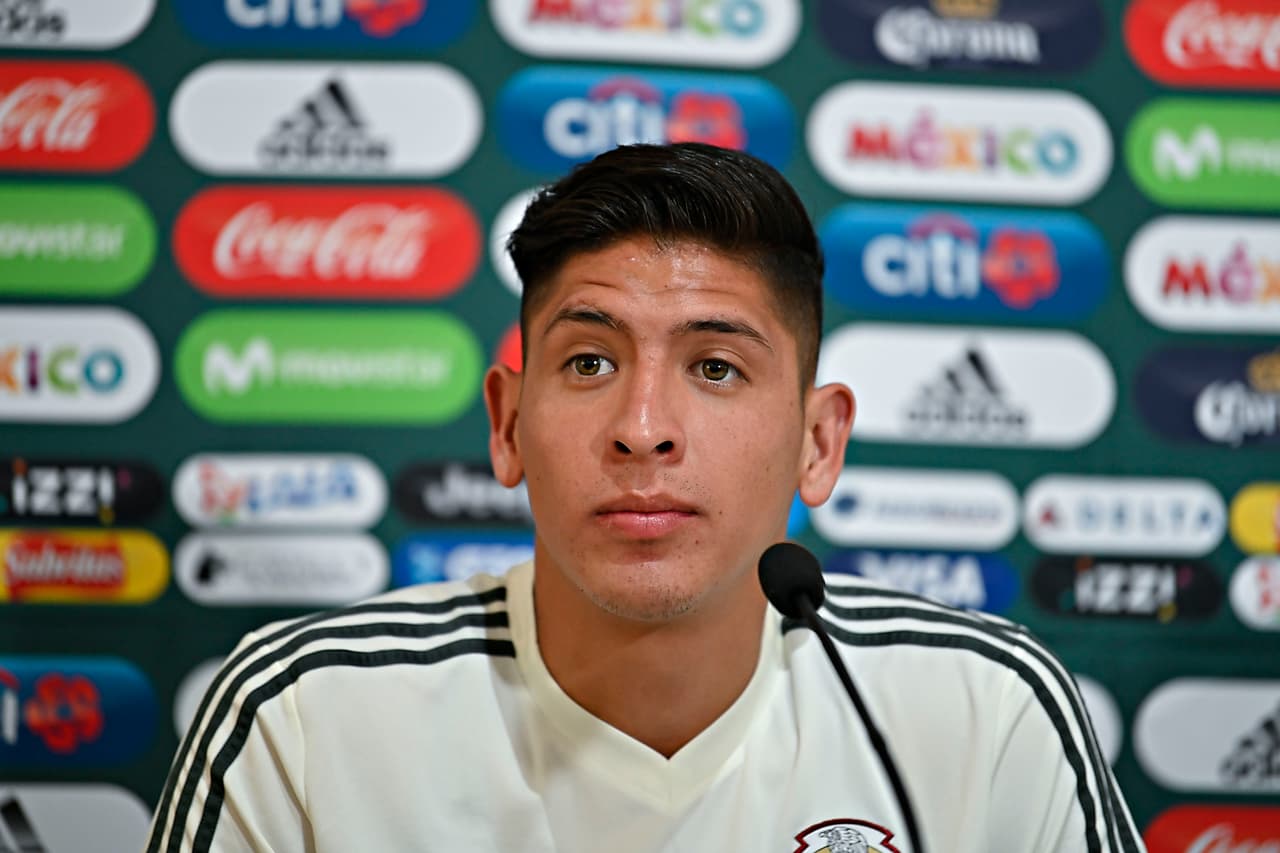 Álvarez, de 21 años, ya fue mundialista y en la rueda de prensa reconoció que si bien los mexicanos tienen cualidades técnicas muchas veces se ven bloqueados mentalmente.