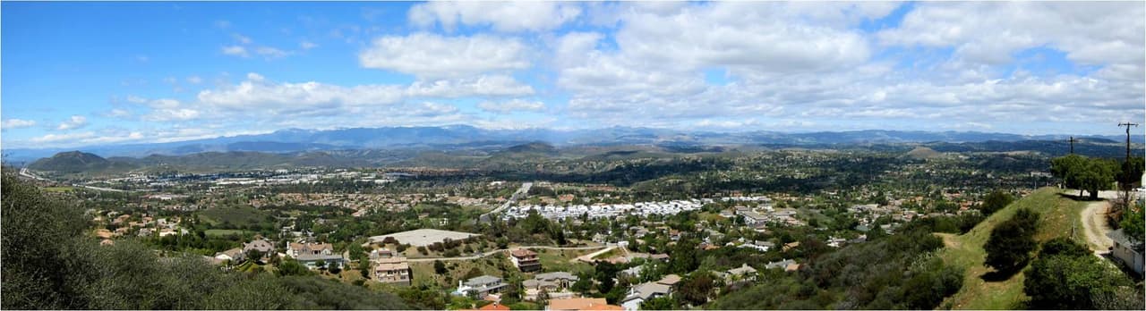 <b>Thousand Oaks</b>, en el condado de Ventura, se ubica en el lugar 28
<br>
<br>
<b>Población:</b> 129,240
<br>
<b>Salario promedio: </b>$103,793
<br>
<b>Tasa de crimen violento: </b>1.33 por cada mil habitantes
<br>
<b>Tasa de crimen a la propiedad: </b>13.05 por cada mil habitantes
<br>