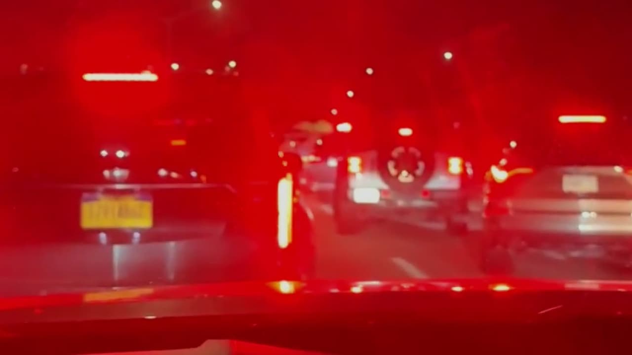 Incidente de furia al volante termina con la muerte de un hombre en Queens: fue atacado con un bate