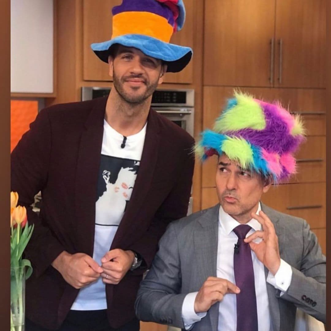 Yisus se ha convertido en uno de sus cómplices de bromas y travesuras. Sin duda, Carlos se divierte mientras trabaja y esta mañana de diciembre no fue la excepción (aunque anduviera en chones).