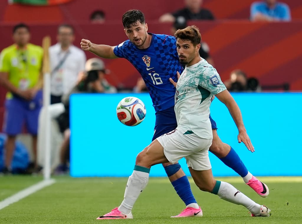 Cómo funciona el balón con chip que anuló un gol de Croacia y encendió la polémica 