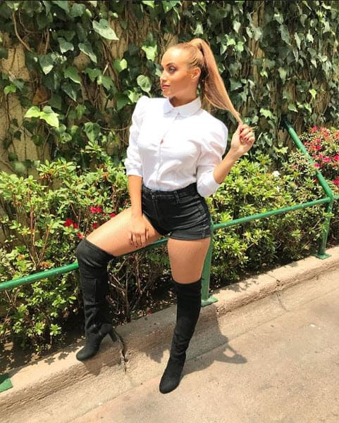 Por medio de sus redes sociales demuestra su pasión por el deporte y por mantener una excelente condición.