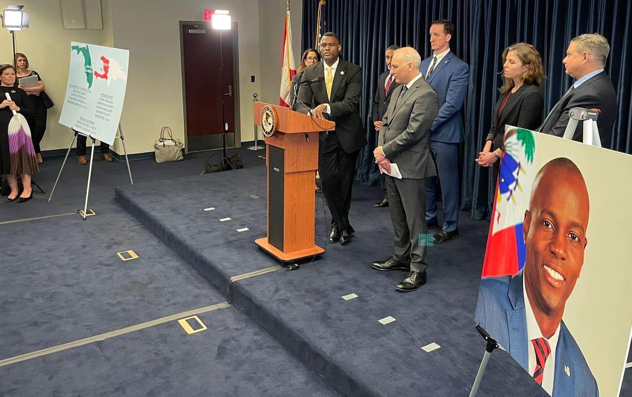 Markenzy Lapointe, fiscal federal del Distrito Sur de Florida, anunciando la nueva acusación en el asesinato del presidente de Haití Jovenel Moise, 14 de febrero de 2023.