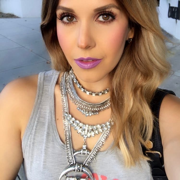 Los collares son muy importantes, ya que ayudan a darle un visto diferente a cualquier tipo de ropa que uses.