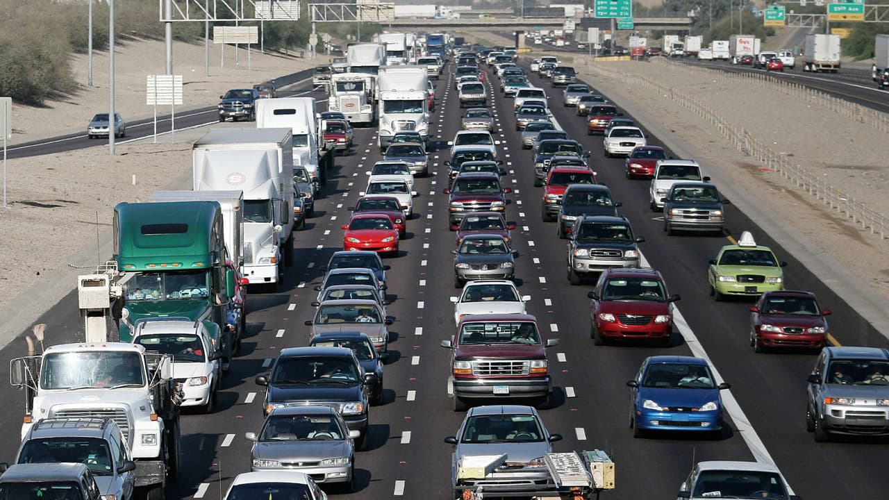 Hallan a una persona sin vida en la I-10 cerca del aeropuerto Phoenix Sky Harbor