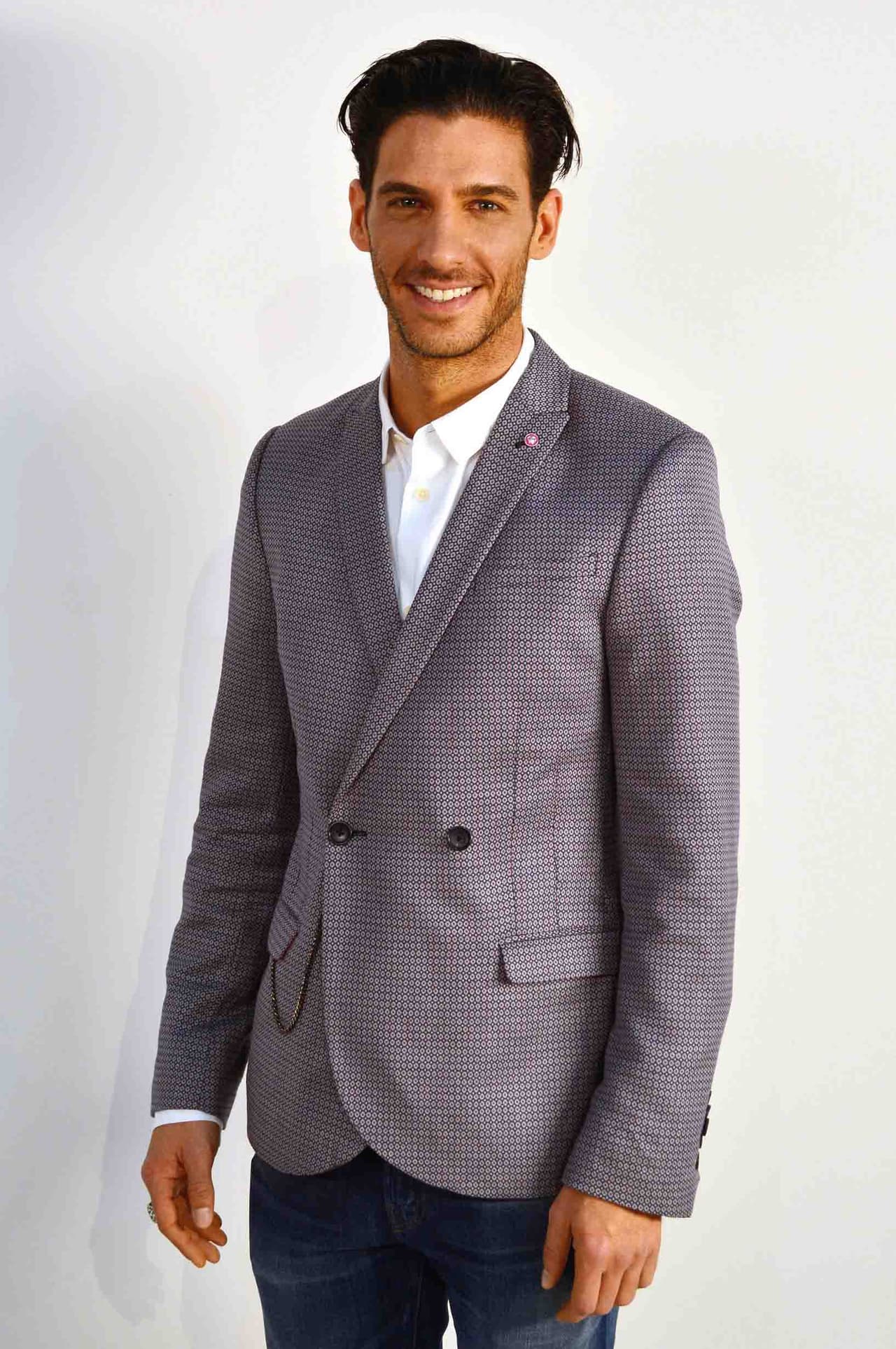 Erick es un galán que ha demostrado que puede hacer todo tipo de personajes.