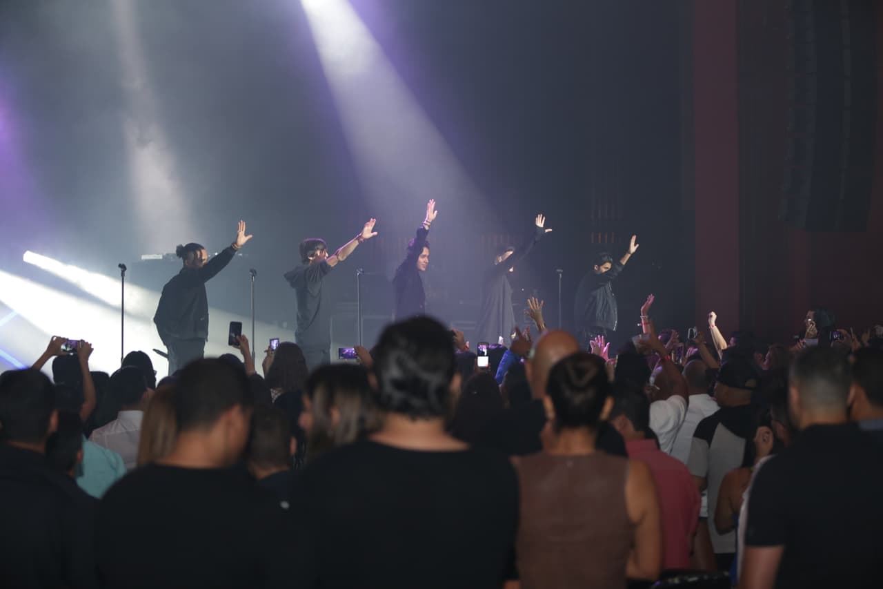 Pero todo eso valió la pena al recibir el cariño y aplausos de su gente. Otro de los temas que no pudo faltar en su repertorio fue "Devuélveme mi Corazón".