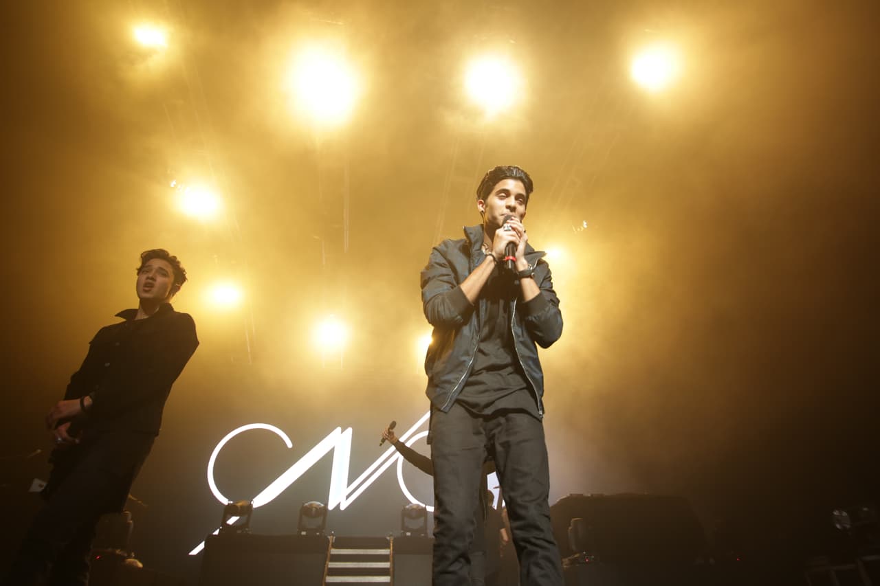 Ya en el escenario, CNCO se entregó al máximo a su público.