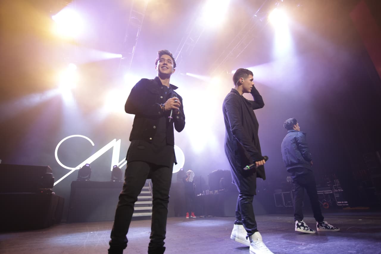 Cuando se ponían así de cerquita del escenario, sus fans no paraban de gritar por ellos.