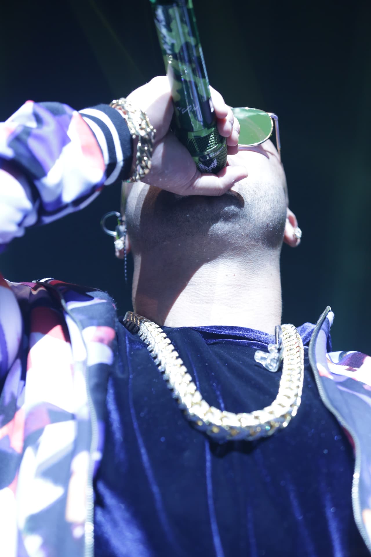 "Mírala Bien”, “Pam, Pam”, “Noche de Sexo”, “Rakata” y “Anoche Soñé Contigo" fueron algunas de sus 'oldies' que cantó.