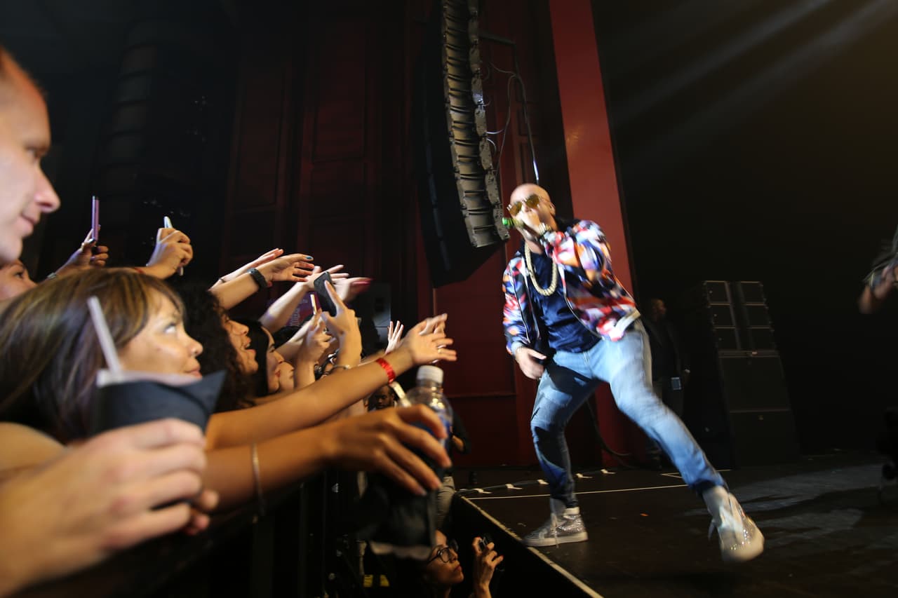 Puro flow y movimiento de caderas provocó Wisin con cada uno de sus temas.