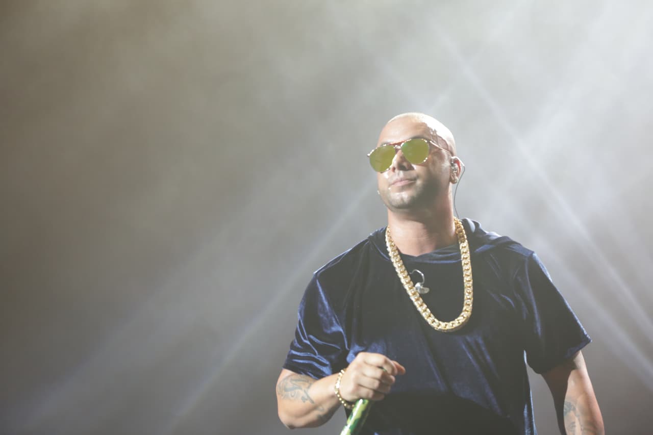 Wisin siguió prendiendo al público con sus temas.