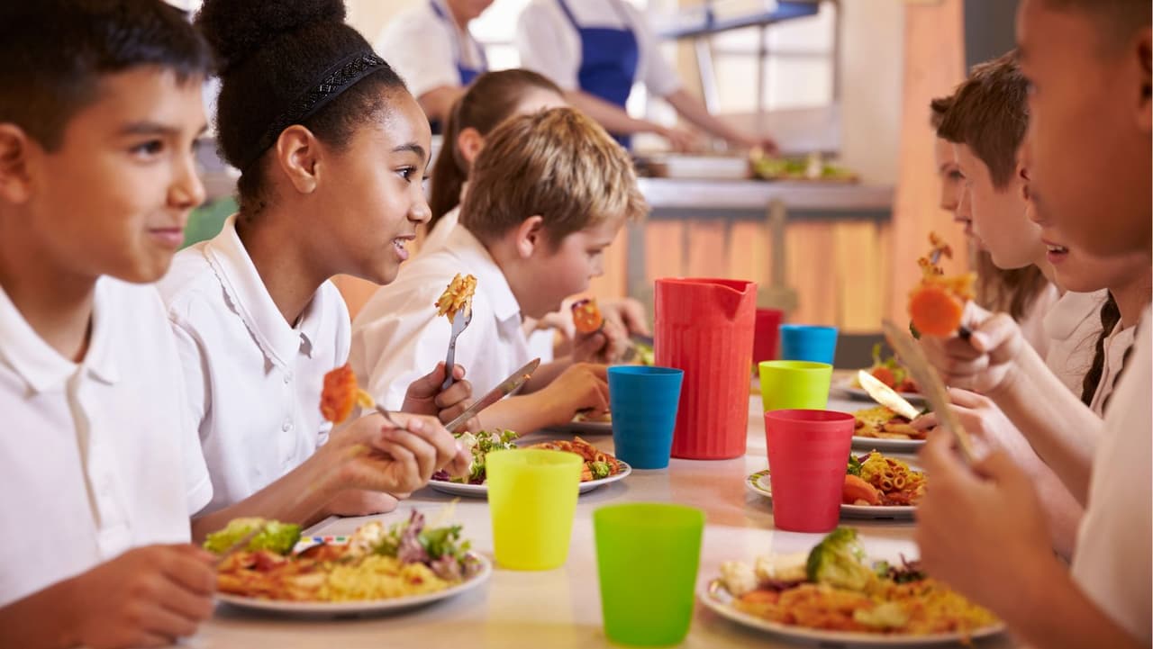 Filadelfia inicia su programa de comidas gratuitas para estudiantes durante el verano