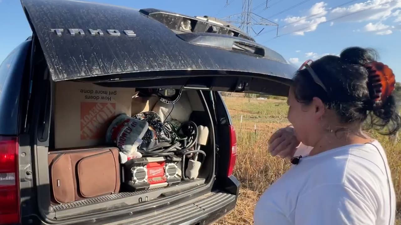 Así es cómo Martha Galván tiene su camioneta repleta de su mudanza.