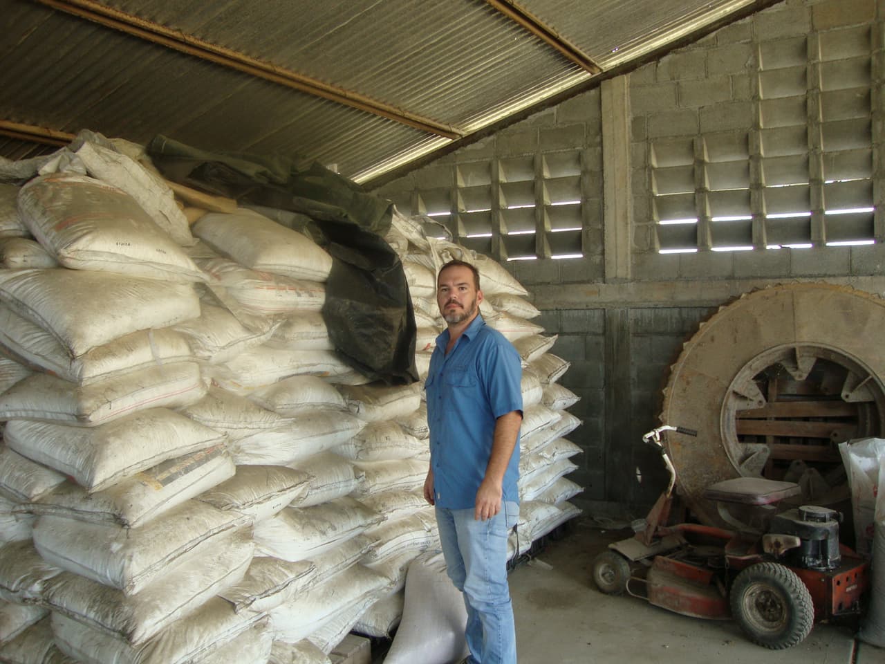 A pocas semanas de que comiencen las lluvias de mayo Luis Corzo solo tiene fertilizante para sembrar 15 de hectáreas de maíz en su finca, donde en 2018 cultivó 80 hectáreas.
