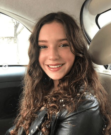 Ahora, Mía está triunfando como cantante y sorprendió a sus fans con su increíble voz.