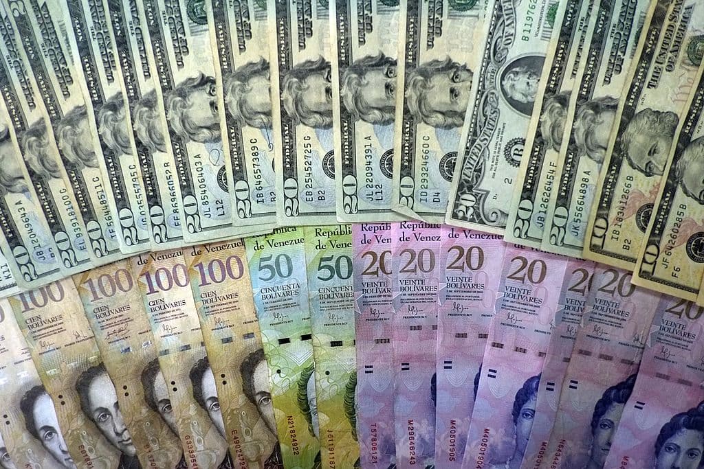 El extraño hallazgo de 25 toneladas de billetes venezolanos en una casa en Paraguay