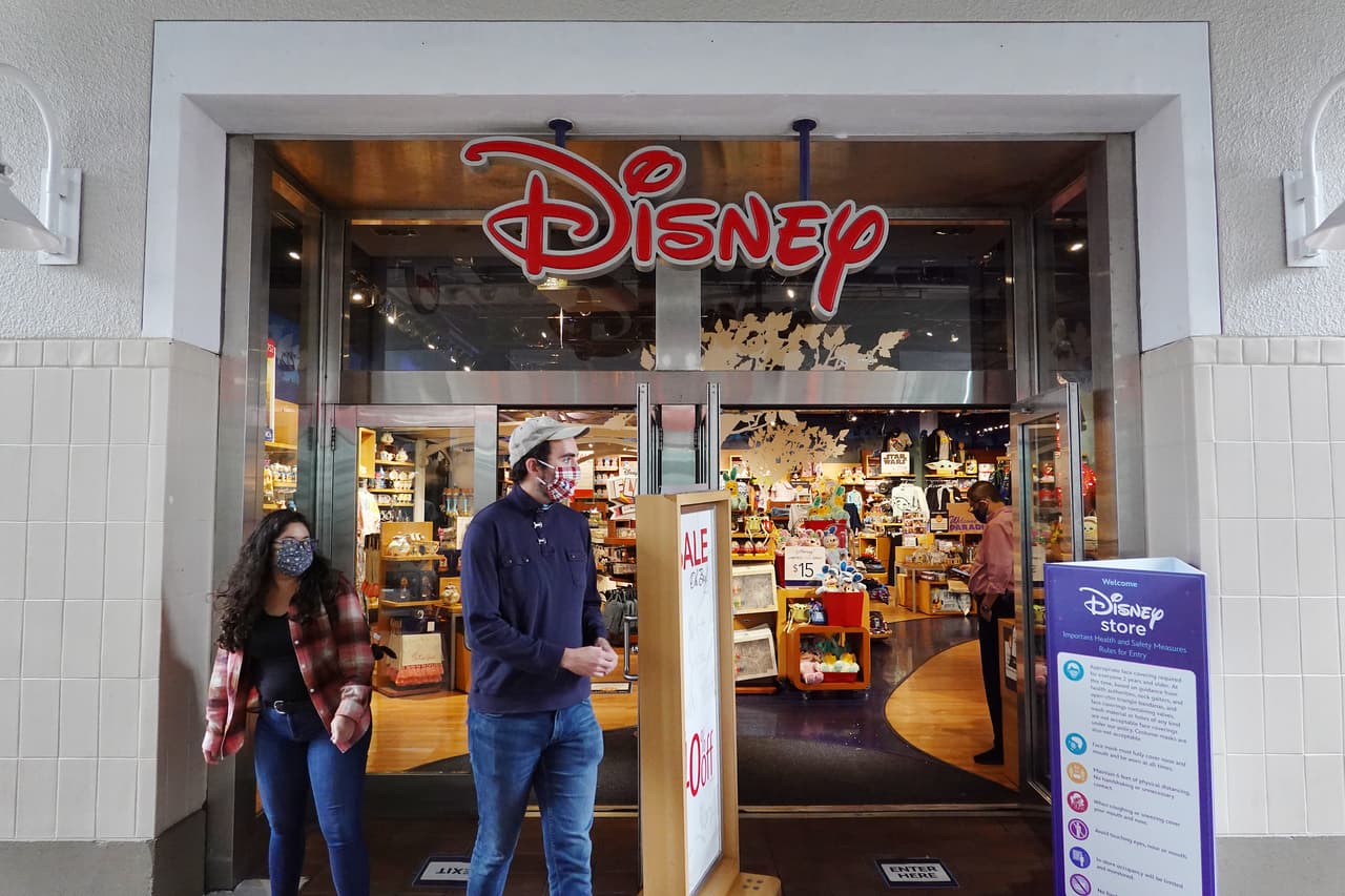 Entre las tiendas que cerrarán en Florida, hay una ubicada en la ciudad de Tampa (en Tampa Premium Outlets, 2300 Grand Cypress Drive) y otra en Orlando (The Florida Mall, 8001 So. Orange Blossom Trail).